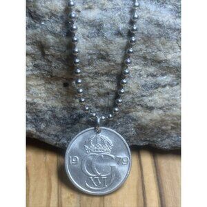 Sweden 1979 50 Ore Coin Unisex Necklace Pendant. Carl XVI Gustaf Great 🎁 A1